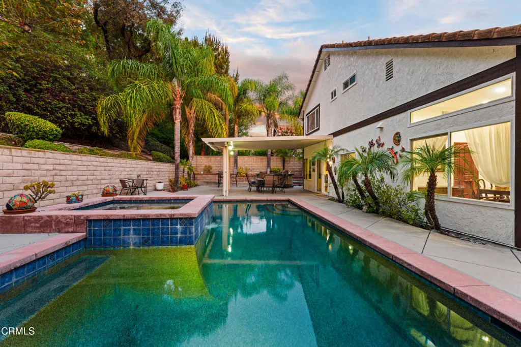 967 Avenida Loma Vista
