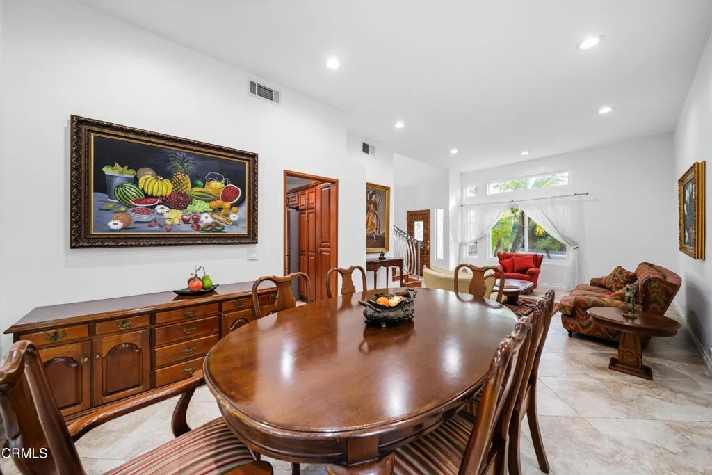 967 Avenida Loma Vista