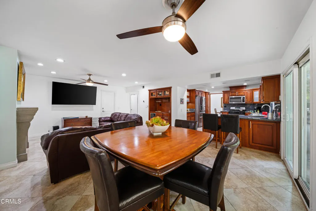 967 Avenida Loma Vista