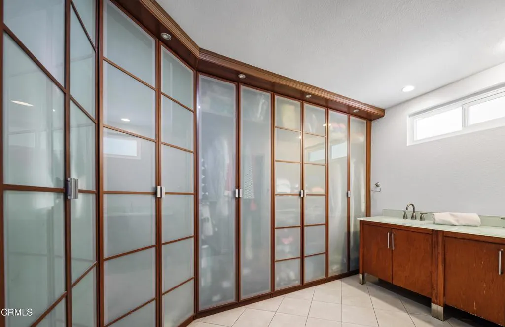967 Avenida Loma Vista