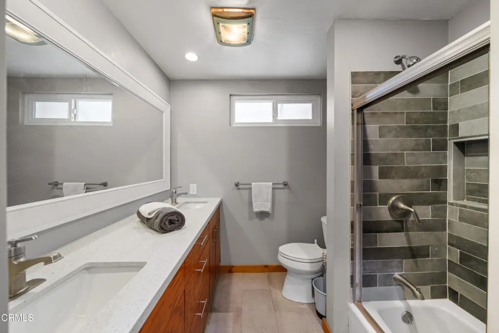 967 Avenida Loma Vista