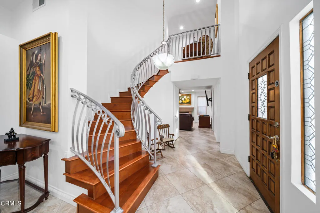 967 Avenida Loma Vista