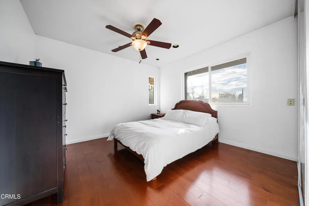 967 Avenida Loma Vista