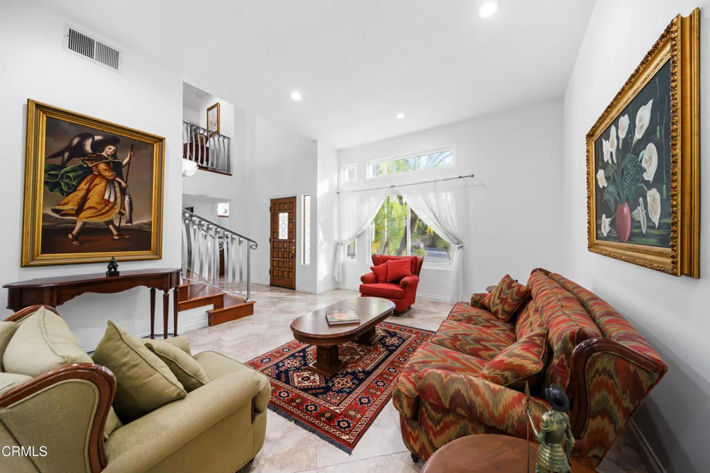 967 Avenida Loma Vista
