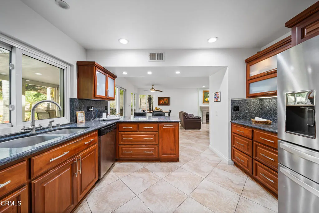 967 Avenida Loma Vista