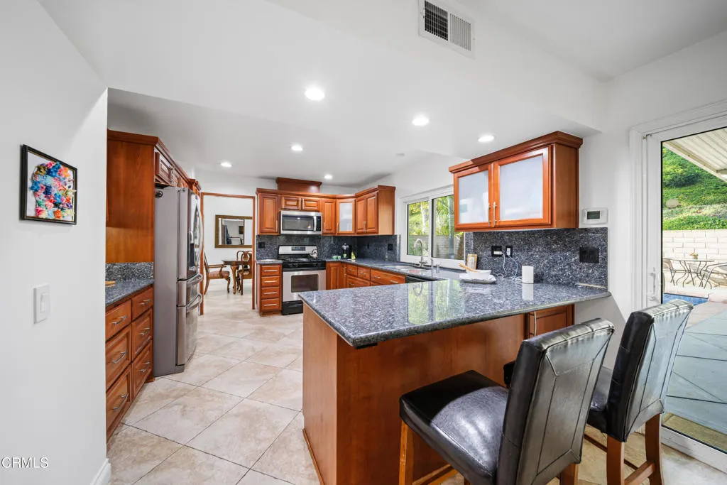967 Avenida Loma Vista