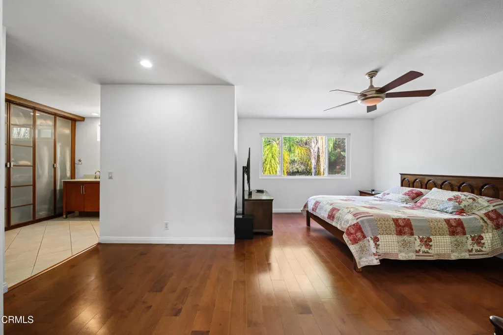 967 Avenida Loma Vista
