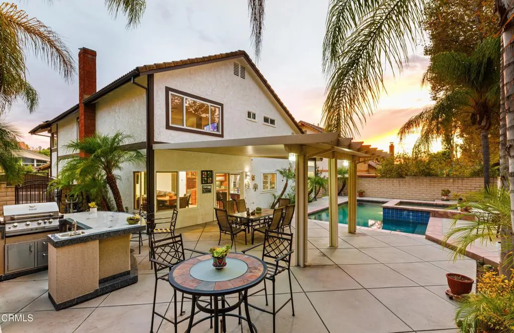 967 Avenida Loma Vista