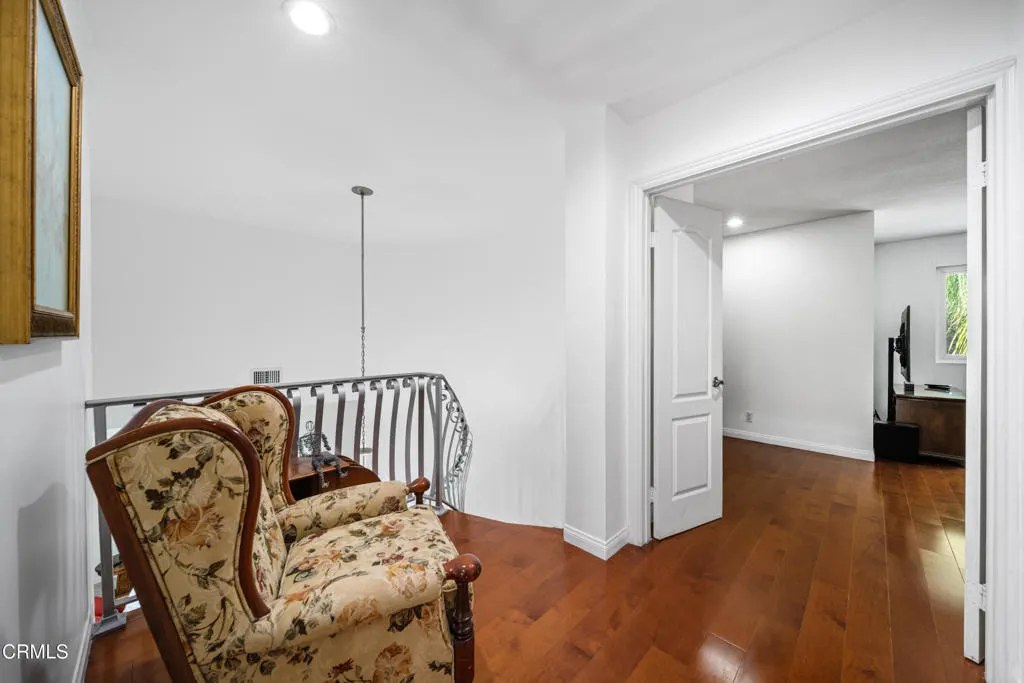 967 Avenida Loma Vista