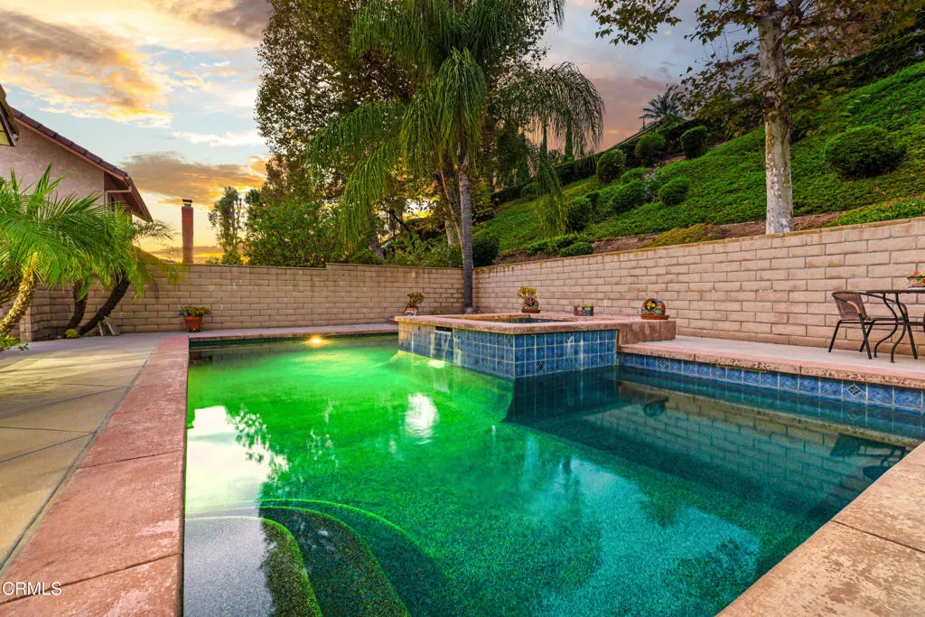 967 Avenida Loma Vista