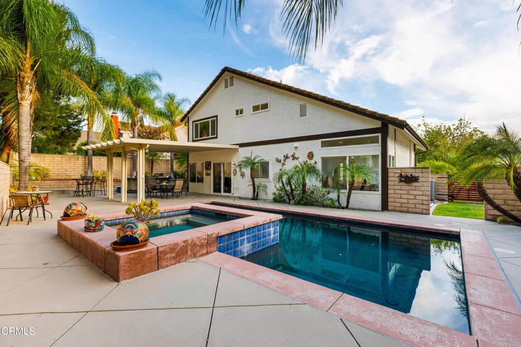 967 Avenida Loma Vista