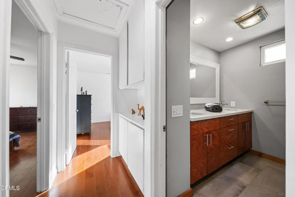 967 Avenida Loma Vista