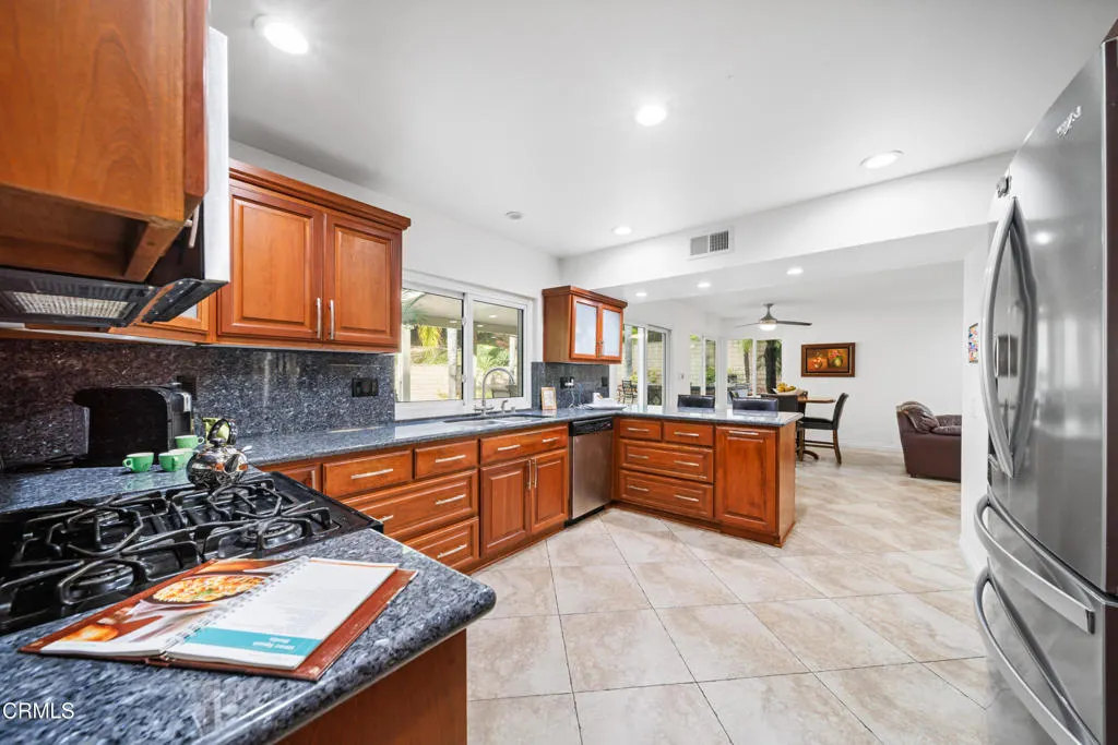 967 Avenida Loma Vista