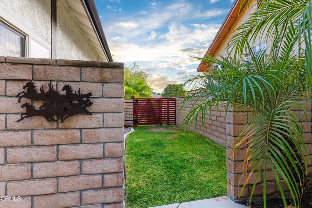 967 Avenida Loma Vista