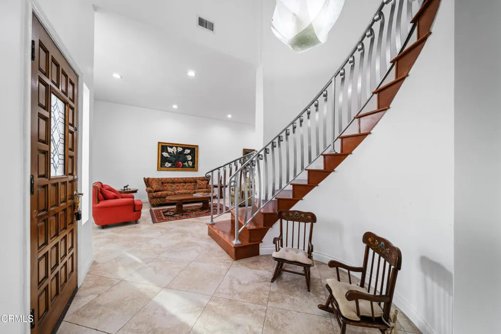 967 Avenida Loma Vista