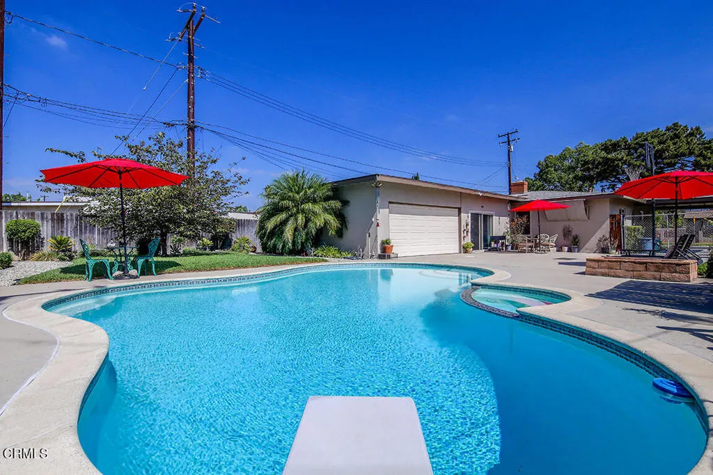 2326 W Clydewood Avenue