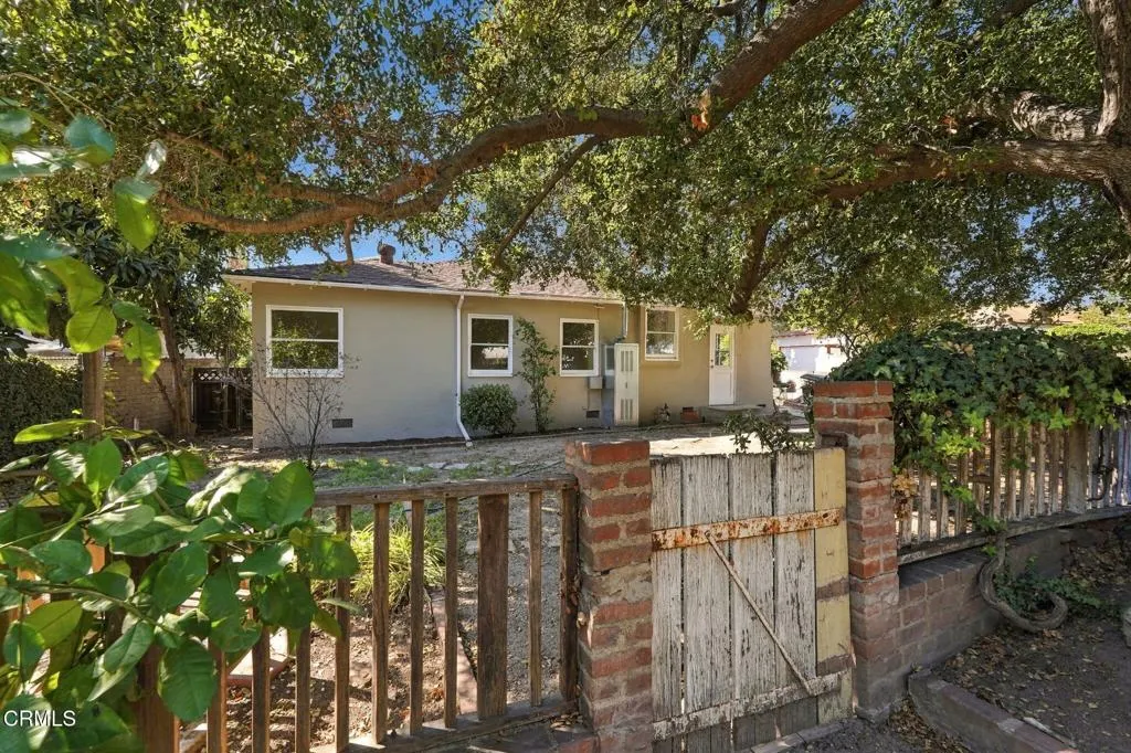1582 Ganesha Place