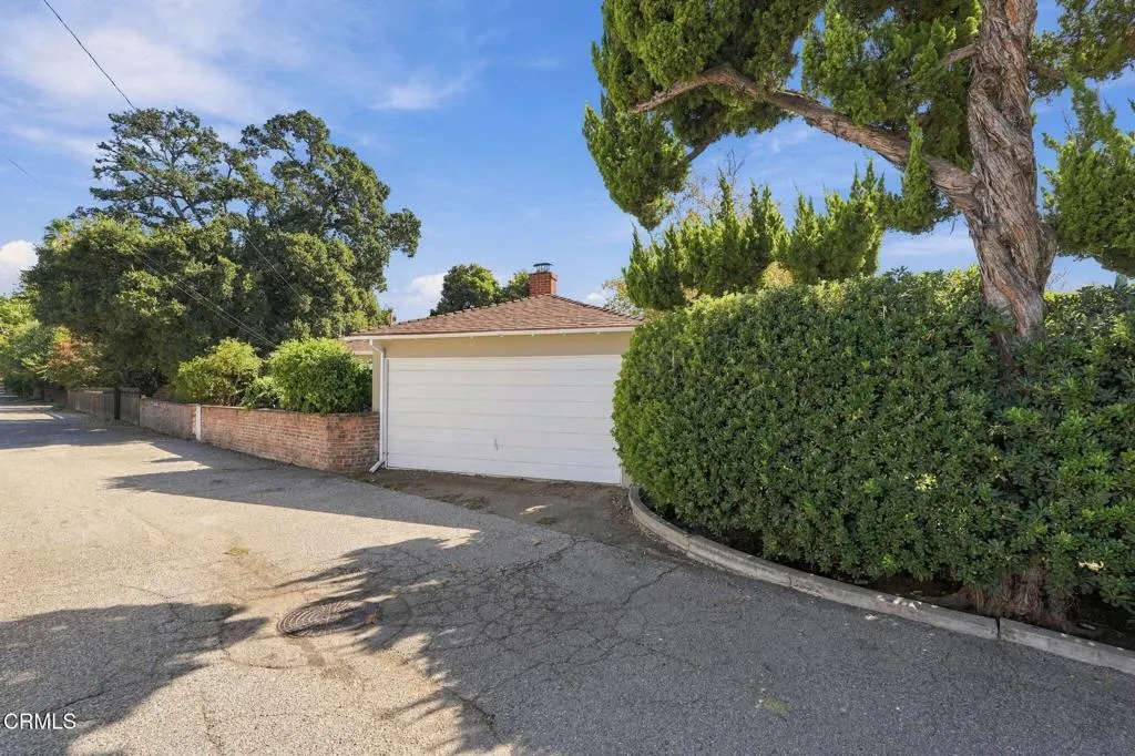 1582 Ganesha Place