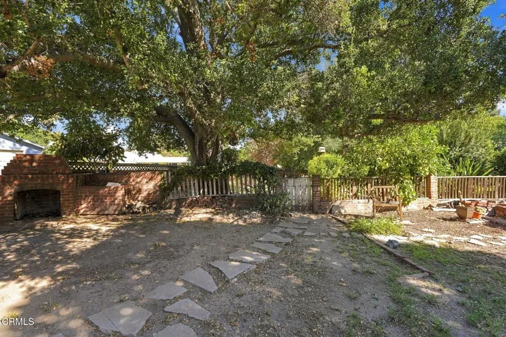 1582 Ganesha Place