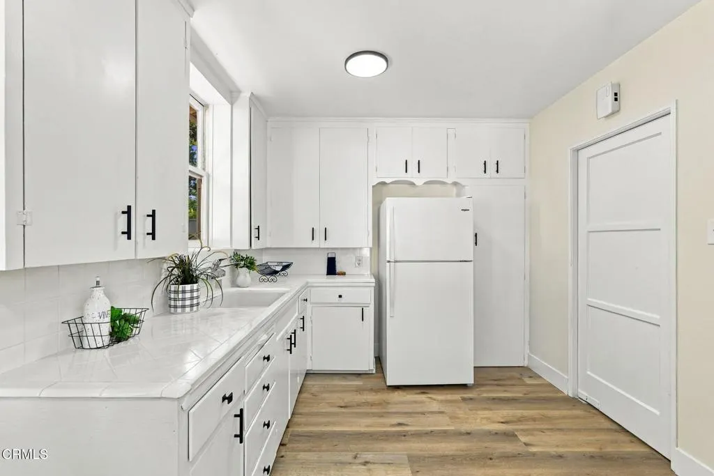 1582 Ganesha Place
