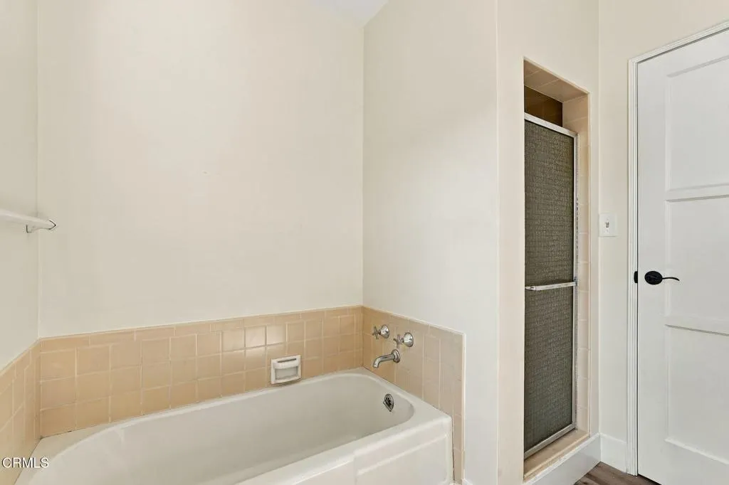 1582 Ganesha Place