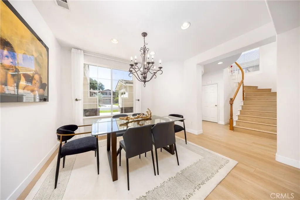2225 Saratoga Lane