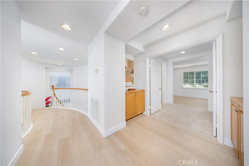 2225 Saratoga Lane