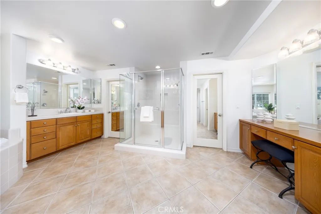 2225 Saratoga Lane