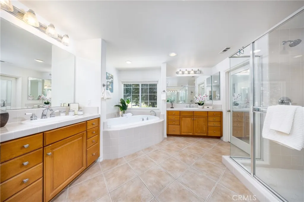 2225 Saratoga Lane