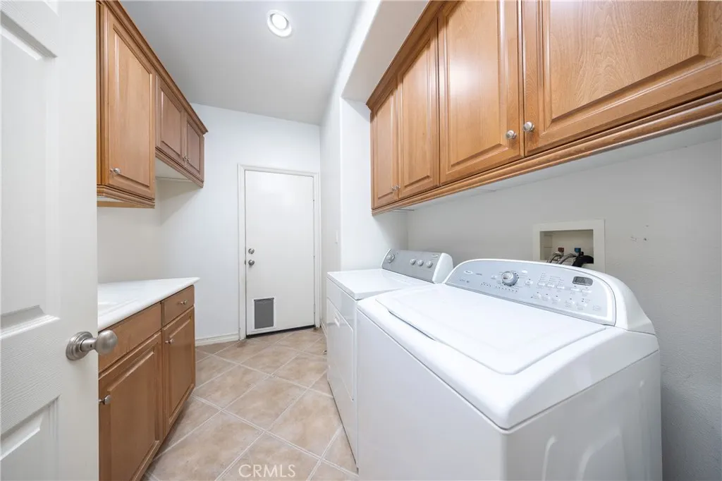 2225 Saratoga Lane