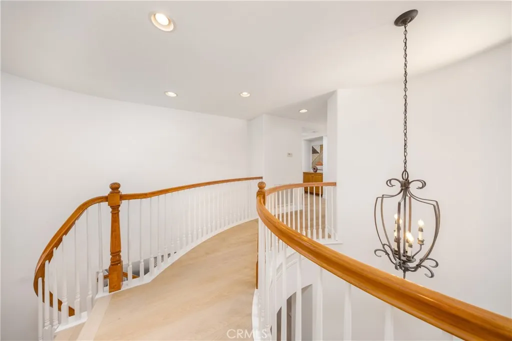 2225 Saratoga Lane