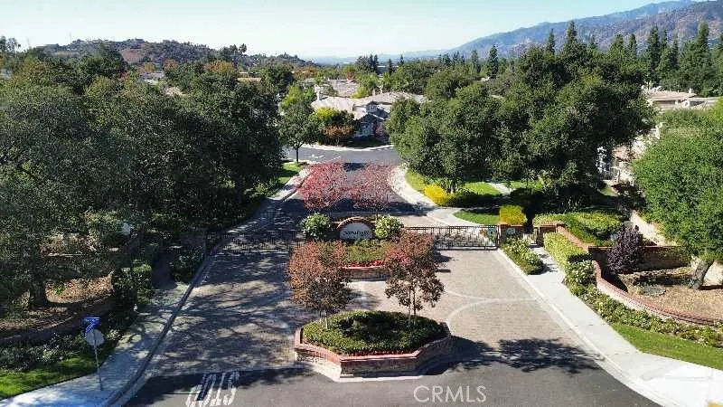 2225 Saratoga Lane
