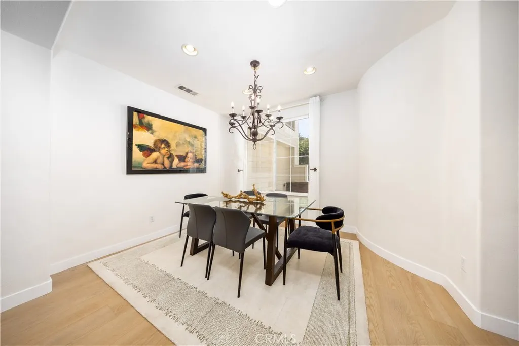 2225 Saratoga Lane