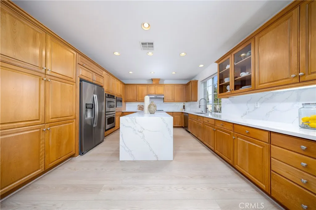 2225 Saratoga Lane