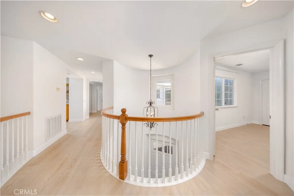 2225 Saratoga Lane