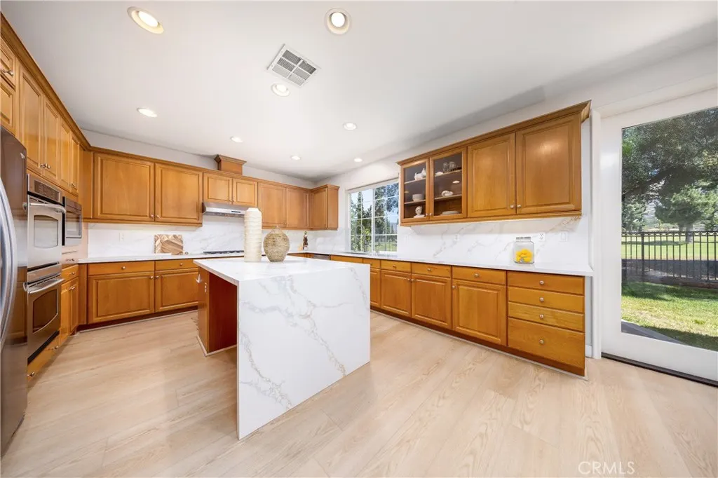2225 Saratoga Lane