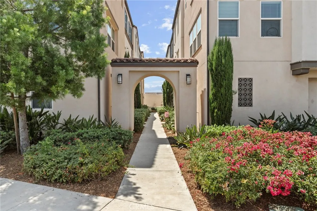 645 W Foothill Boulevard, #10