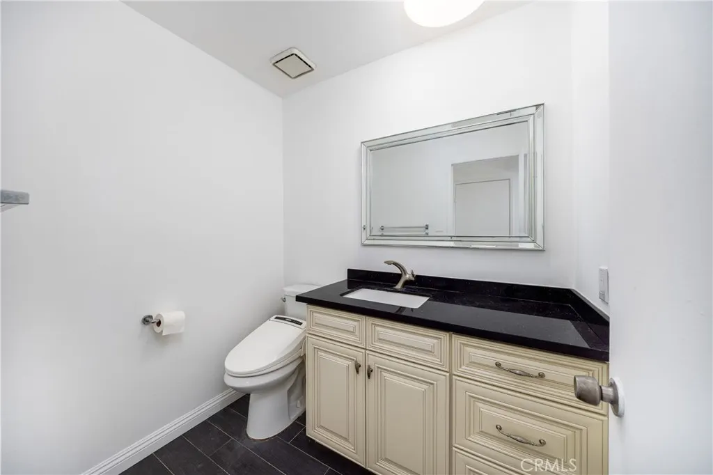 934 W 11th Street