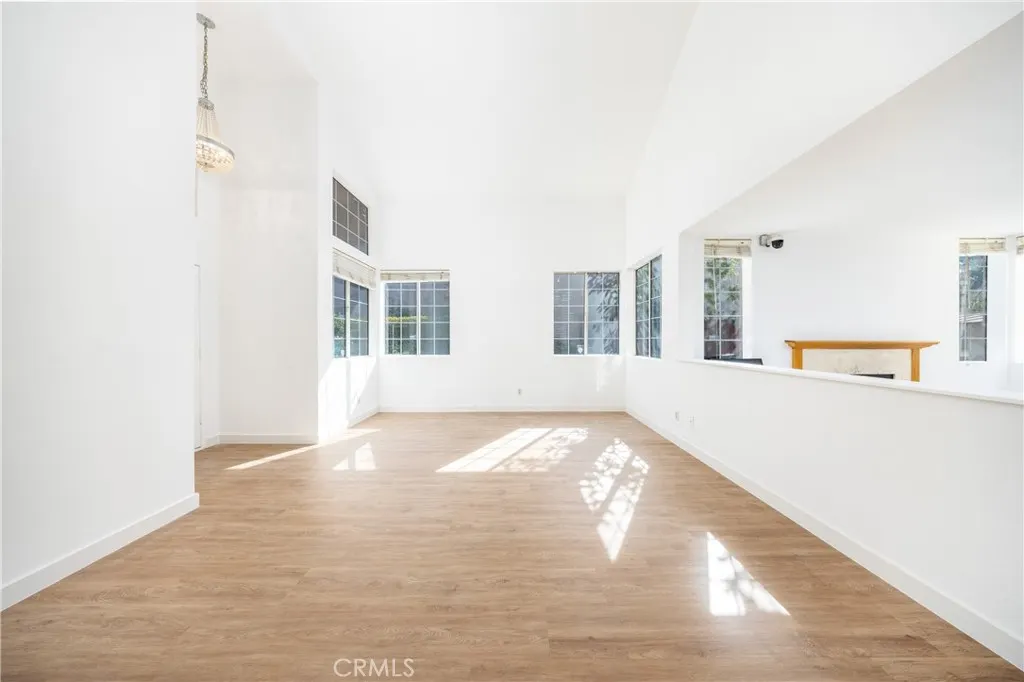 934 W 11th Street
