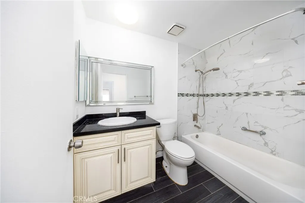 934 W 11th Street