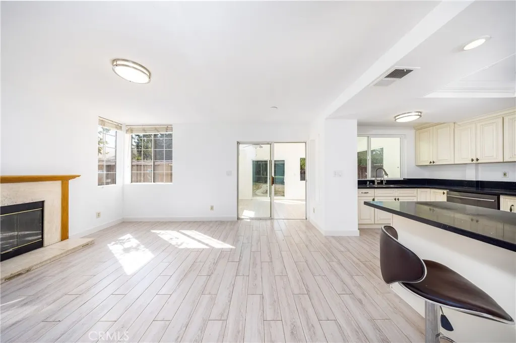 934 W 11th Street