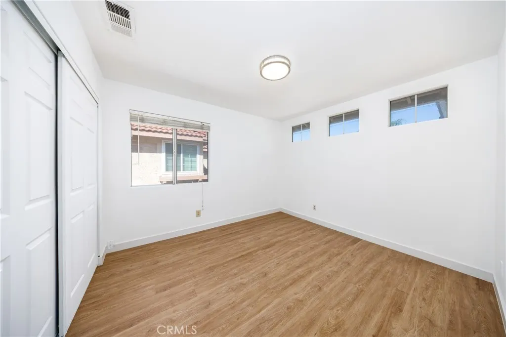 934 W 11th Street