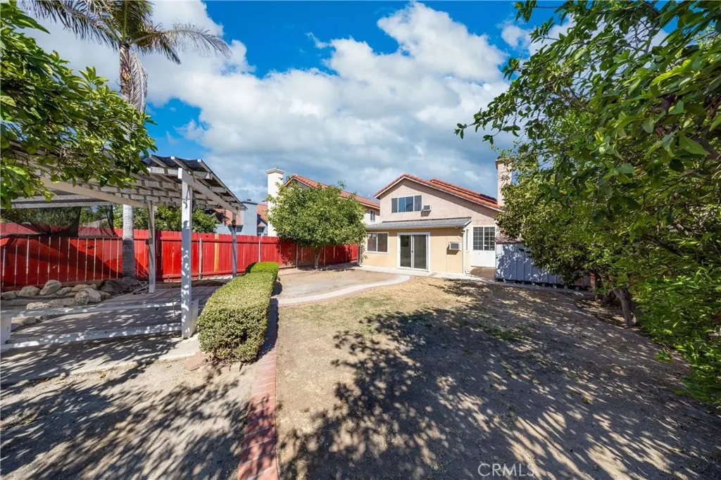 934 W 11th Street