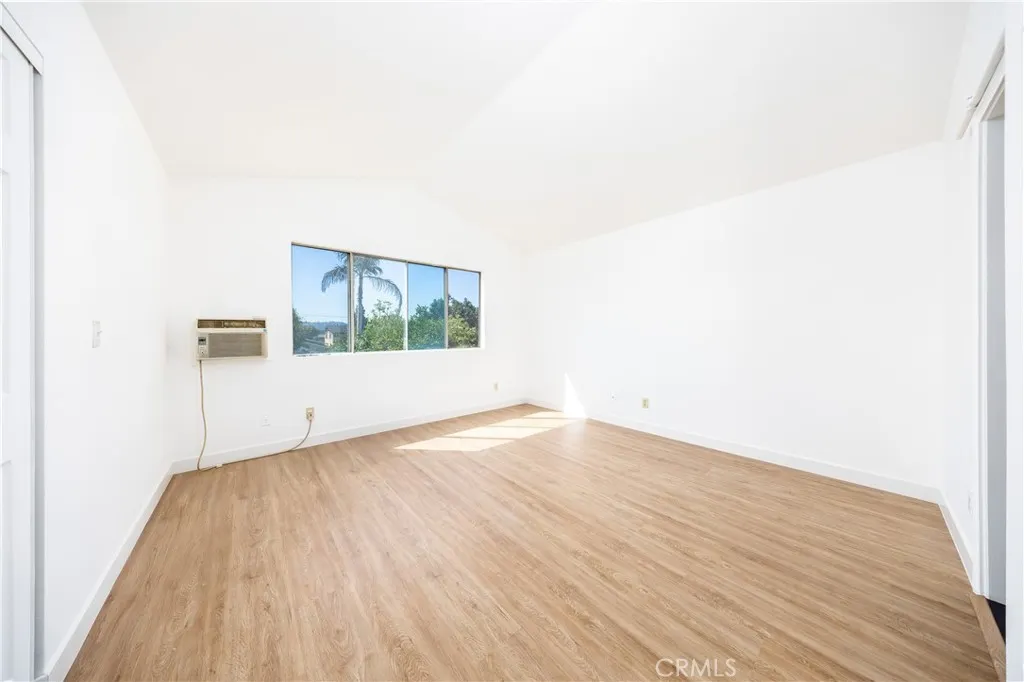934 W 11th Street
