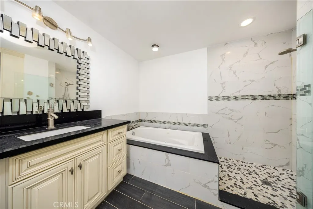 934 W 11th Street