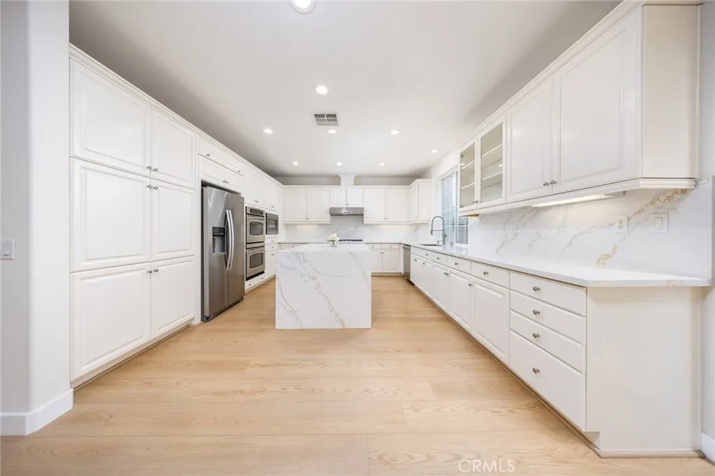 2225 Saratoga Lane