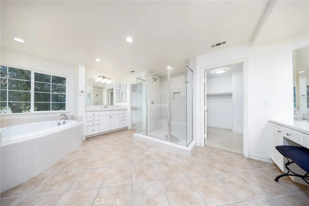 2225 Saratoga Lane