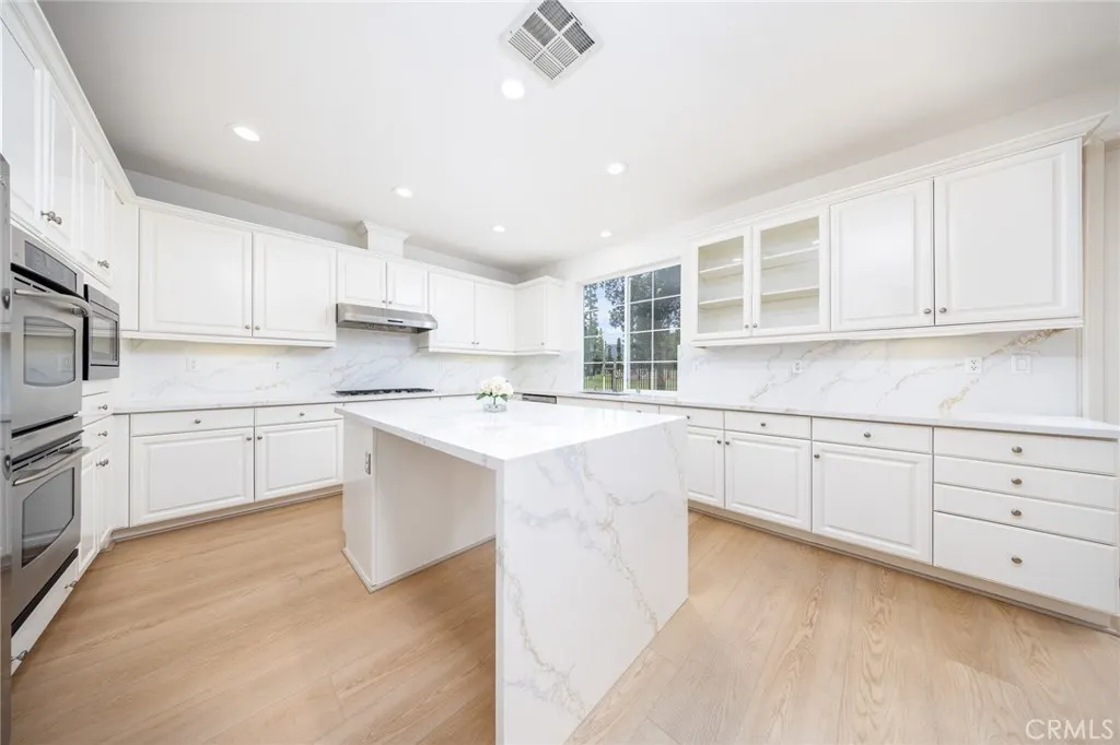2225 Saratoga Lane