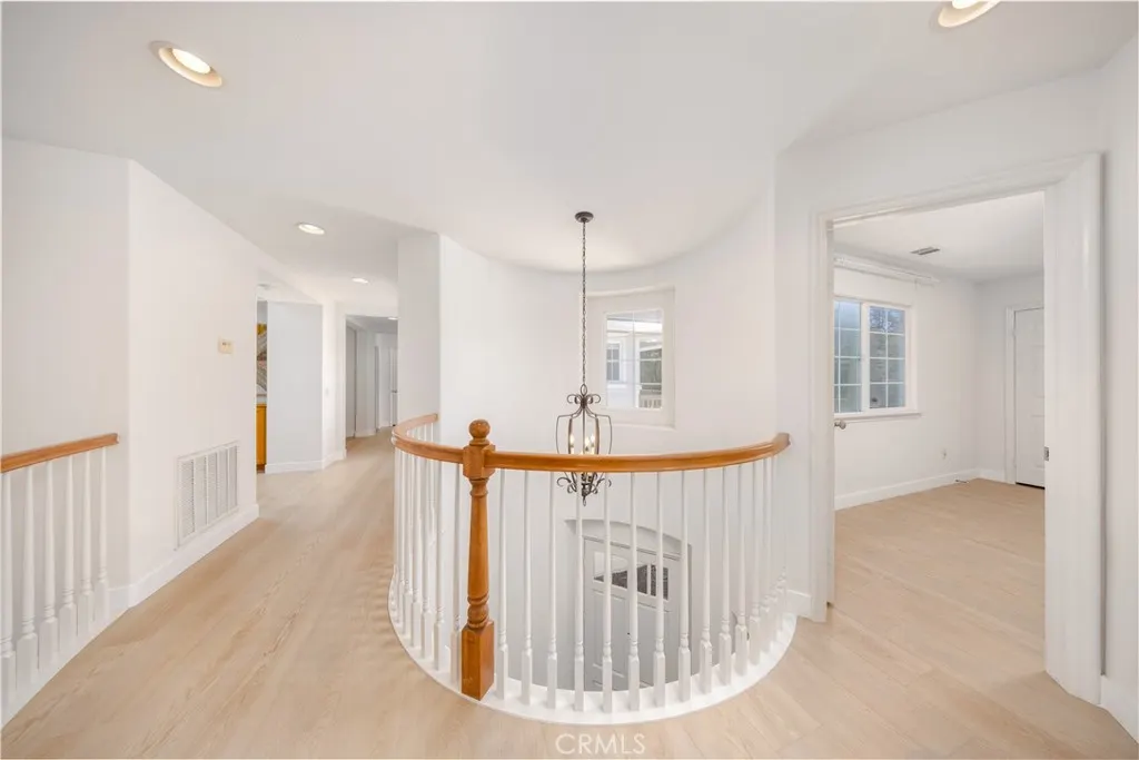 2225 Saratoga Lane