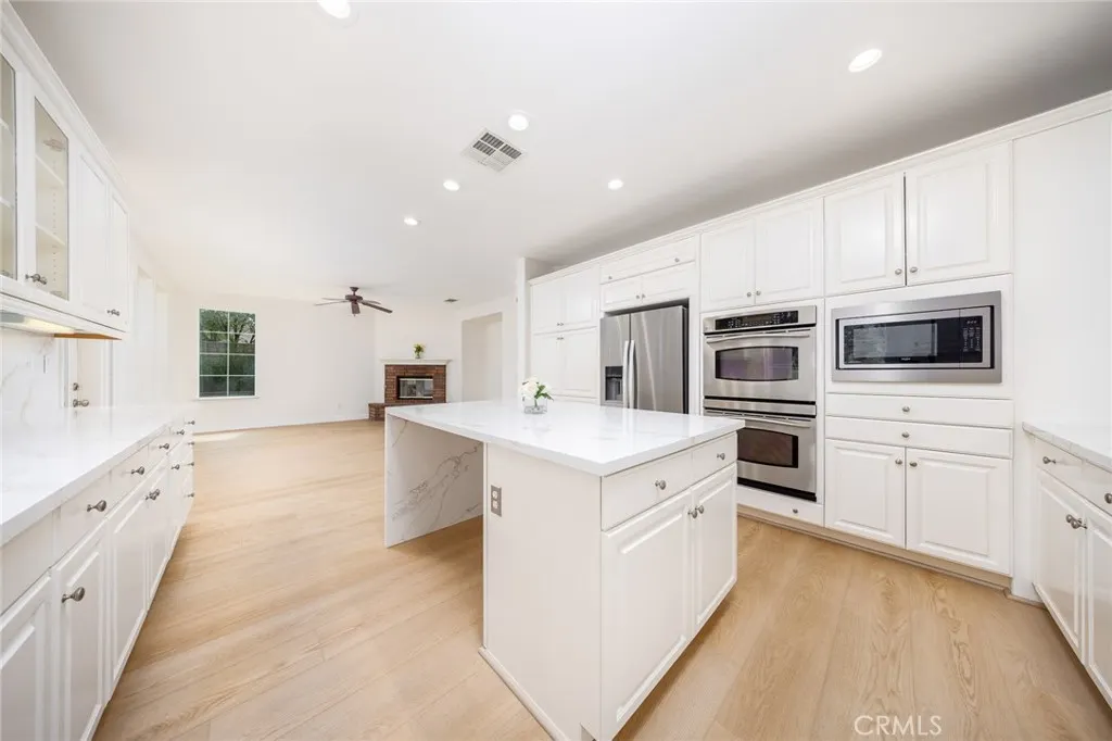 2225 Saratoga Lane